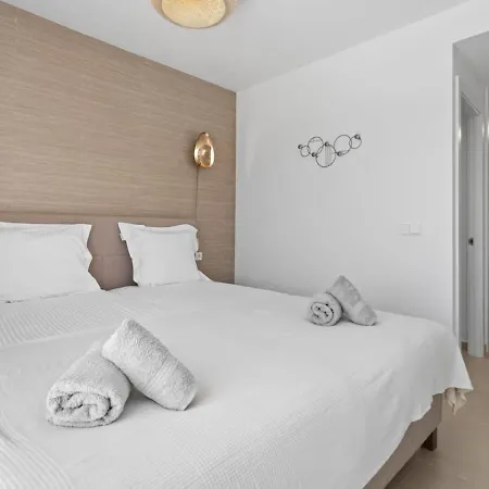 Ultimate - Luxurious With Valley Views, Pool & Gym In Oceana Gardens Apartment