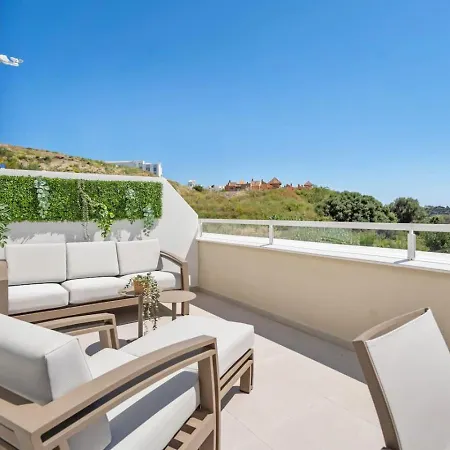 Ultimate - Luxurious With Valley Views, Pool & Gym In Oceana Gardens Apartment