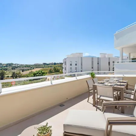 Ultimate - Luxurious With Valley Views, Pool & Gym In Oceana Gardens Apartment
